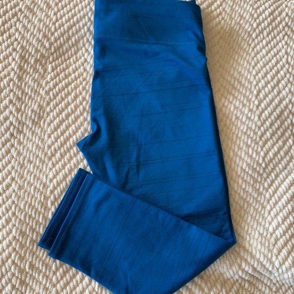 Fabletics Crops - Picture 3 of 4